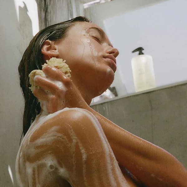 Salt & Stone Body Wash  (Saffron & Cedar)