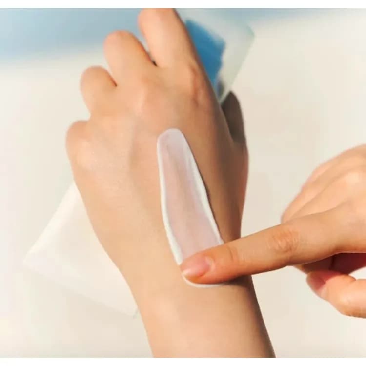 Skin1004 Madagascar Centella Hyalu-cica Sun Serum Spf50+ 15ml