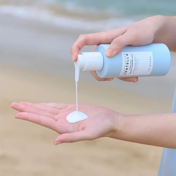 Skin1004 Madagascar Centella Hyalu-cica Gentle Cleansing Milk 200ml
