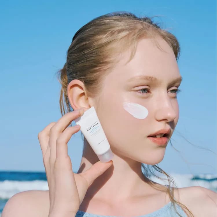 Skin1004 Madagascar Centella Hyalu-cica Sun Serum Spf50+ 15ml